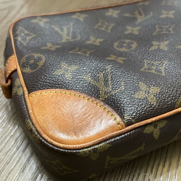 LV Vintage Dragonne GM Clutch. - Picture 9 of 14